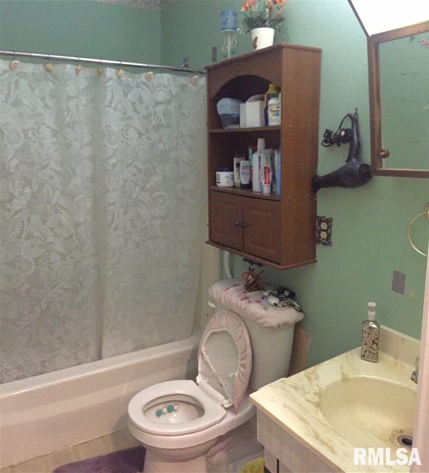 216 Berry Street Washington, IL 61571 - Photo 9 of 10 Gallery Image 9