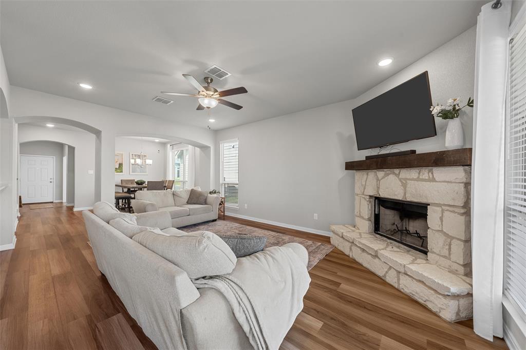 10232 Driskill Drive Waco, TX 76708 - Photo 4 of 39