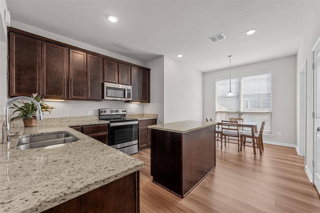 10232 Driskill Drive Waco, TX 76708 - Photo 6 of 39