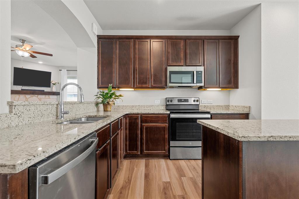 10232 Driskill Drive Waco, TX 76708 - Photo 7 of 39