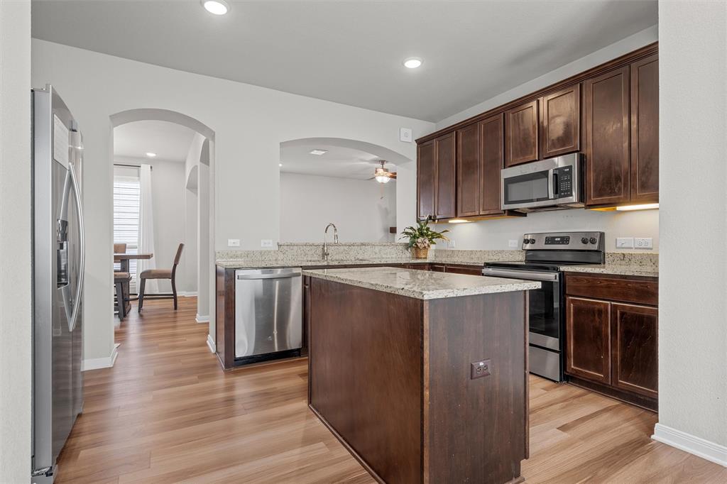 10232 Driskill Drive Waco, TX 76708 - Photo 8 of 39