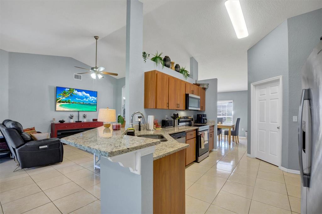 364 Cloverdale Road Winter Haven, FL 33884 - Photo 3 of 39