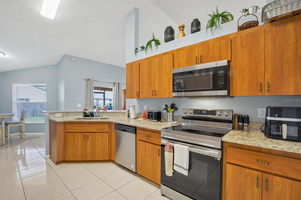 364 Cloverdale Road Winter Haven, FL 33884 - Photo 6 of 39