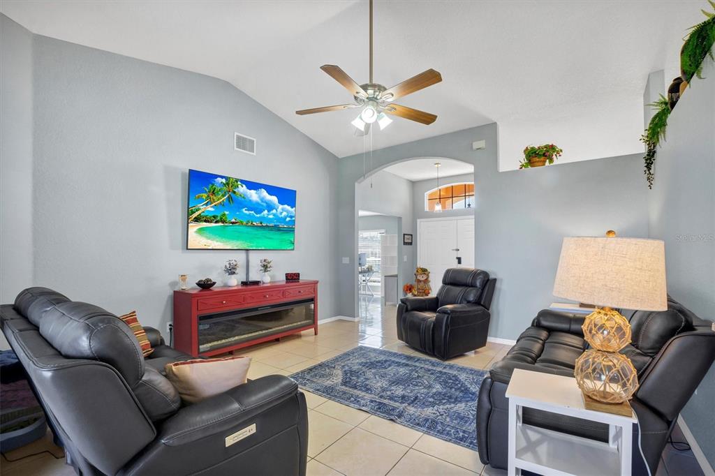 364 Cloverdale Road Winter Haven, FL 33884 - Photo 9 of 39