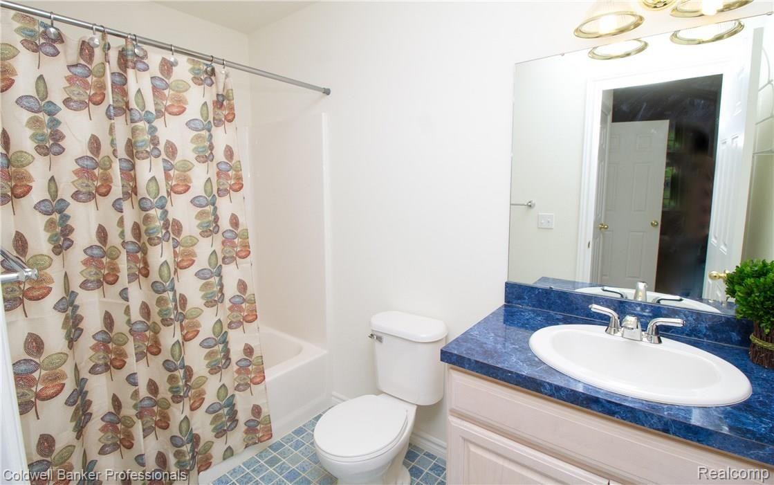 11020 Hensell Road Holly, MI 48442 - Photo 36 of 93 Upstairs 2nd master or in-law suite.