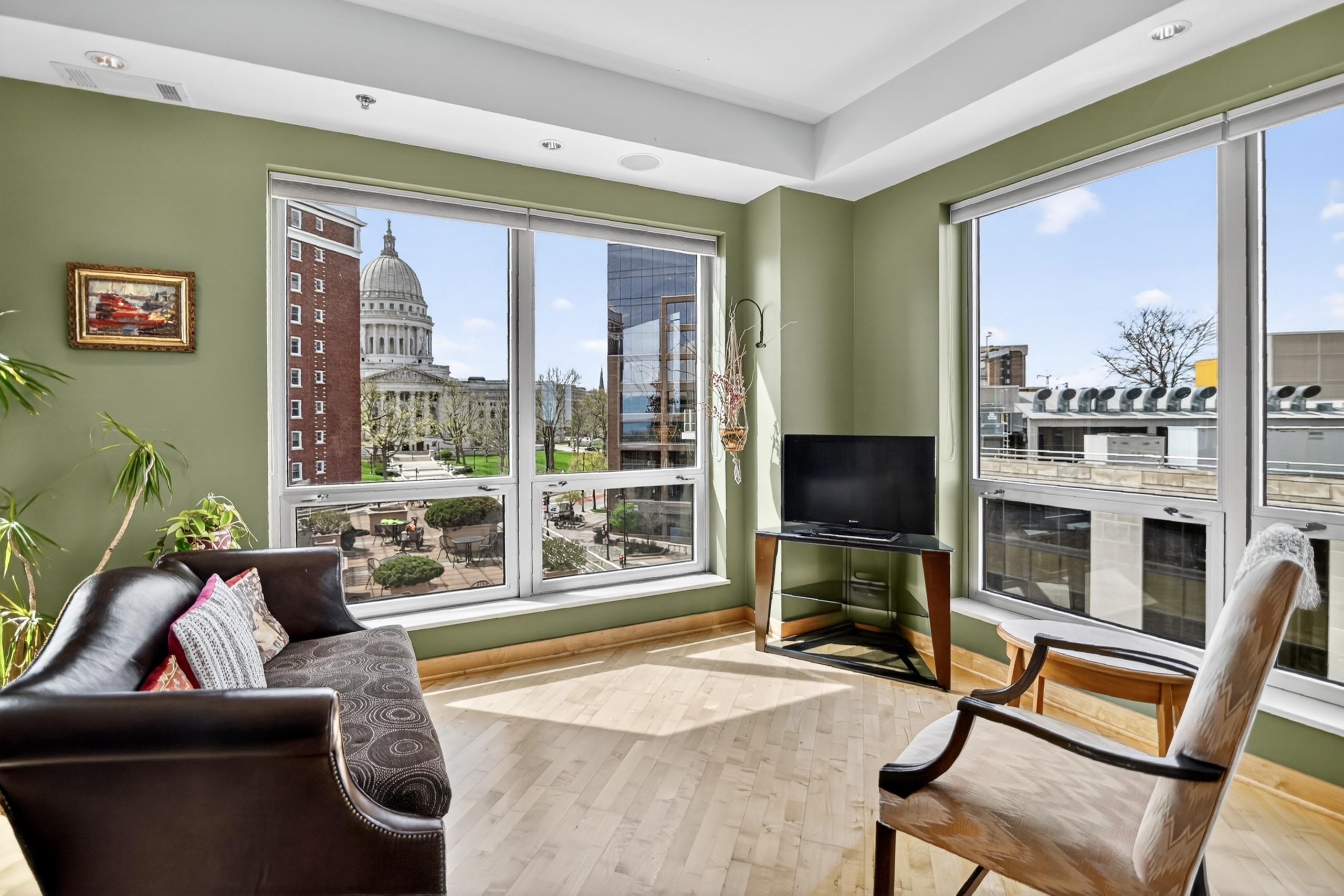 125 North Hamilton Street, Unit 806 Madison, WI 53703 - Photo 10 of 50