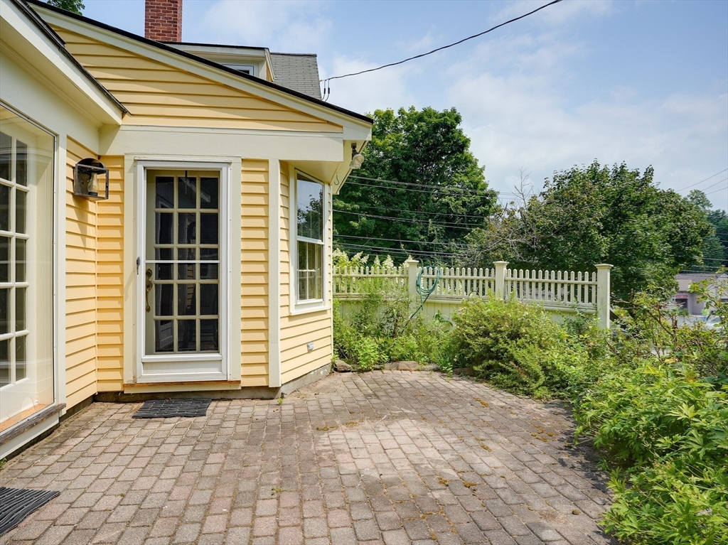 746 Main Street Bolton, MA 01740 - Photo 3 of 32 Gallery Image 3