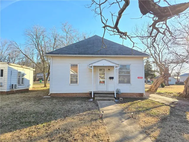 $55,000 | 329 West 1st Street, Cherryvale, KS 67335