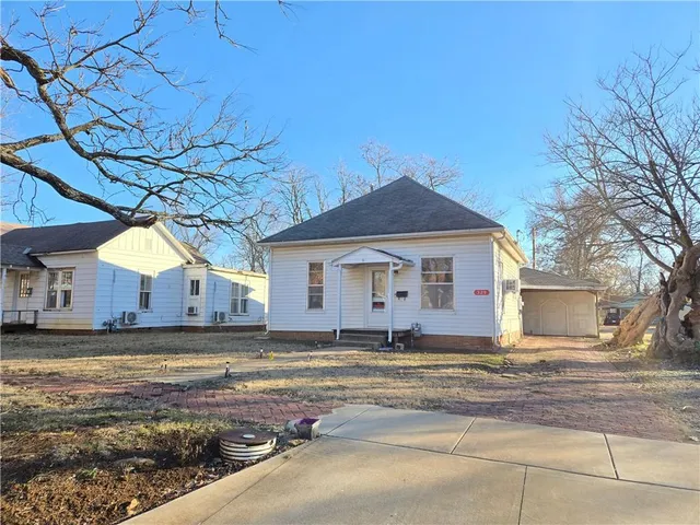 $55,000 | 329 West 1st Street, Cherryvale, KS 67335