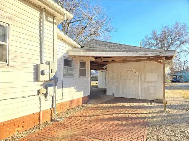 $55,000 | 329 West 1st Street, Cherryvale, KS 67335