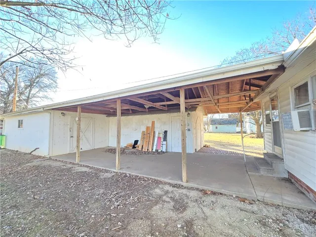 $55,000 | 329 West 1st Street, Cherryvale, KS 67335