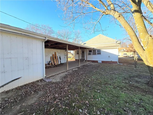 $55,000 | 329 West 1st Street, Cherryvale, KS 67335