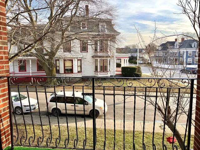 $2,800 | 8 Nahant Place, Unit 202, Lynn, MA 01902