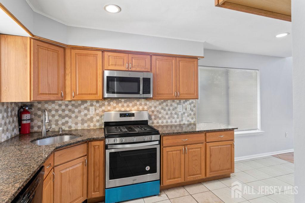 65 Allison Road East Windsor, NJ 08520 - Photo 11 of 29