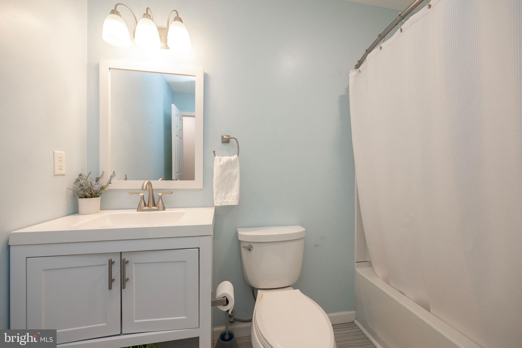 1358 Sheep Hill Road Pottstown, PA 19465 - Photo 18 of 27 Hall Full Bathroom