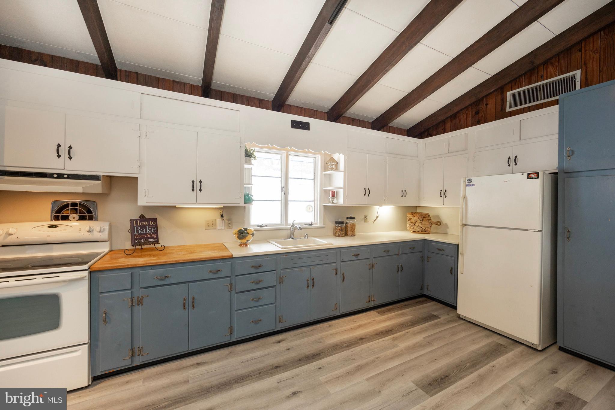1358 Sheep Hill Road Pottstown, PA 19465 - Photo 9 of 27 Kitchen