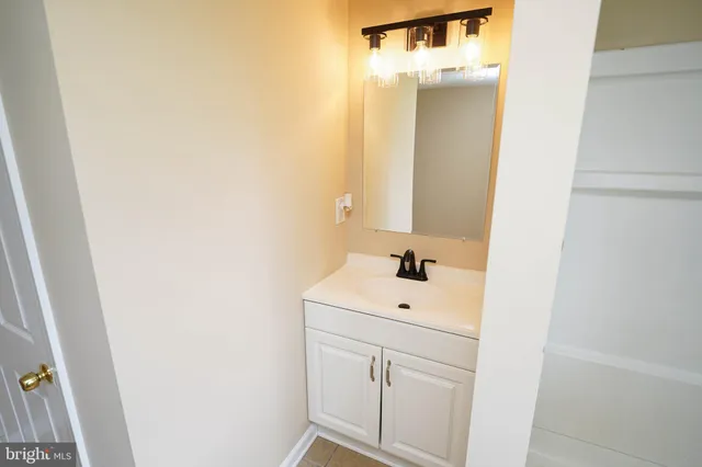 $2,195 | 30446 Zion Road, Salisbury, MD 21804