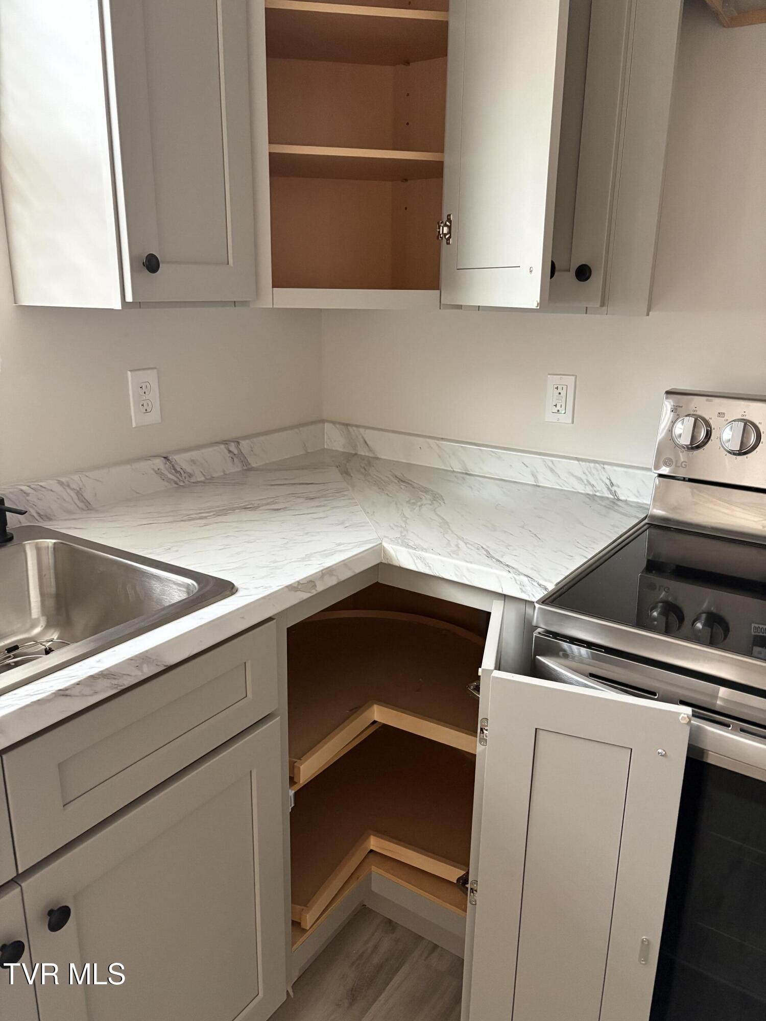 104 Winner Street Elizabethton, TN 37643 - Photo 12 of 35 11