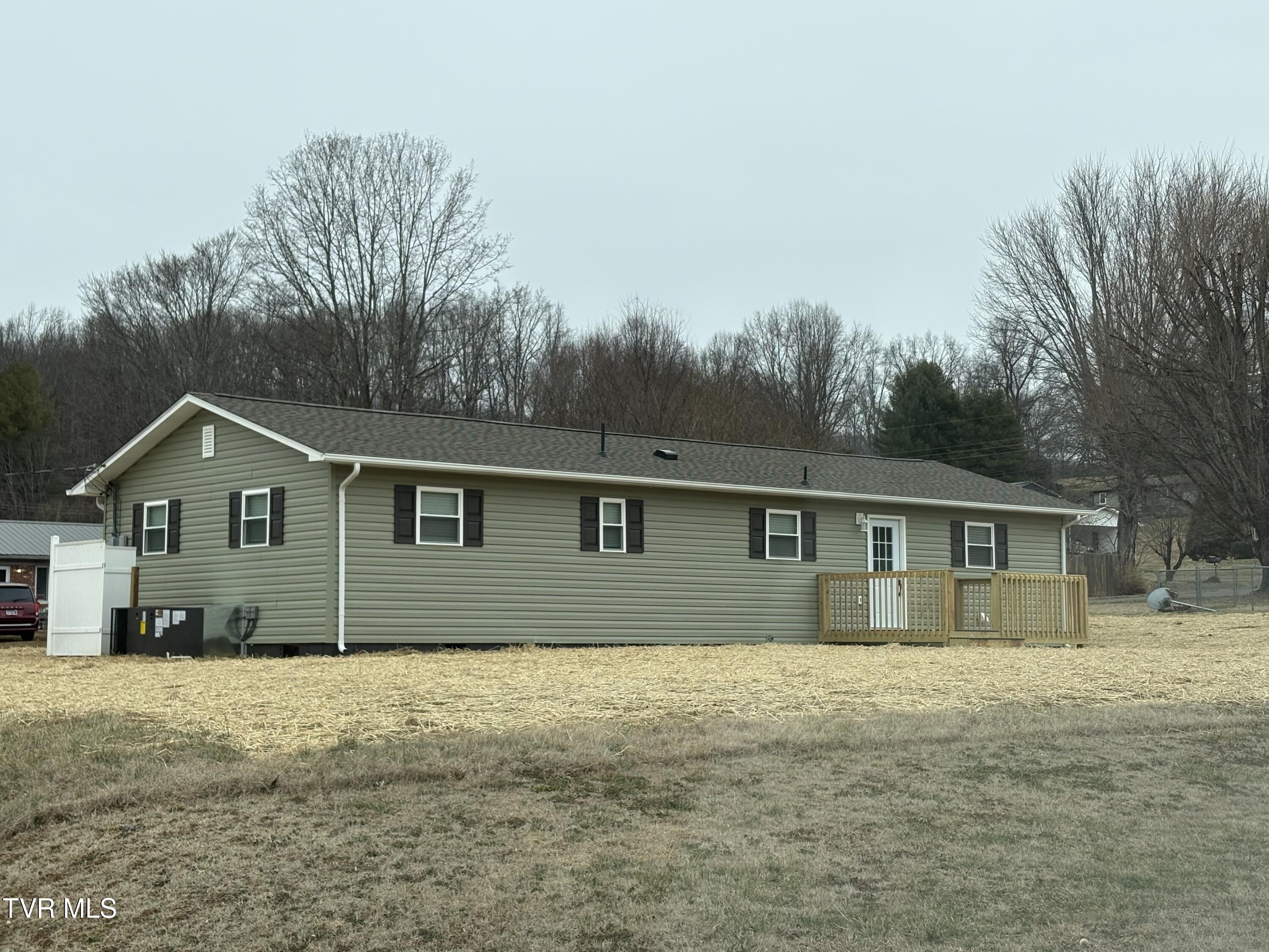 104 Winner Street Elizabethton, TN 37643 - Photo 2 of 35 01