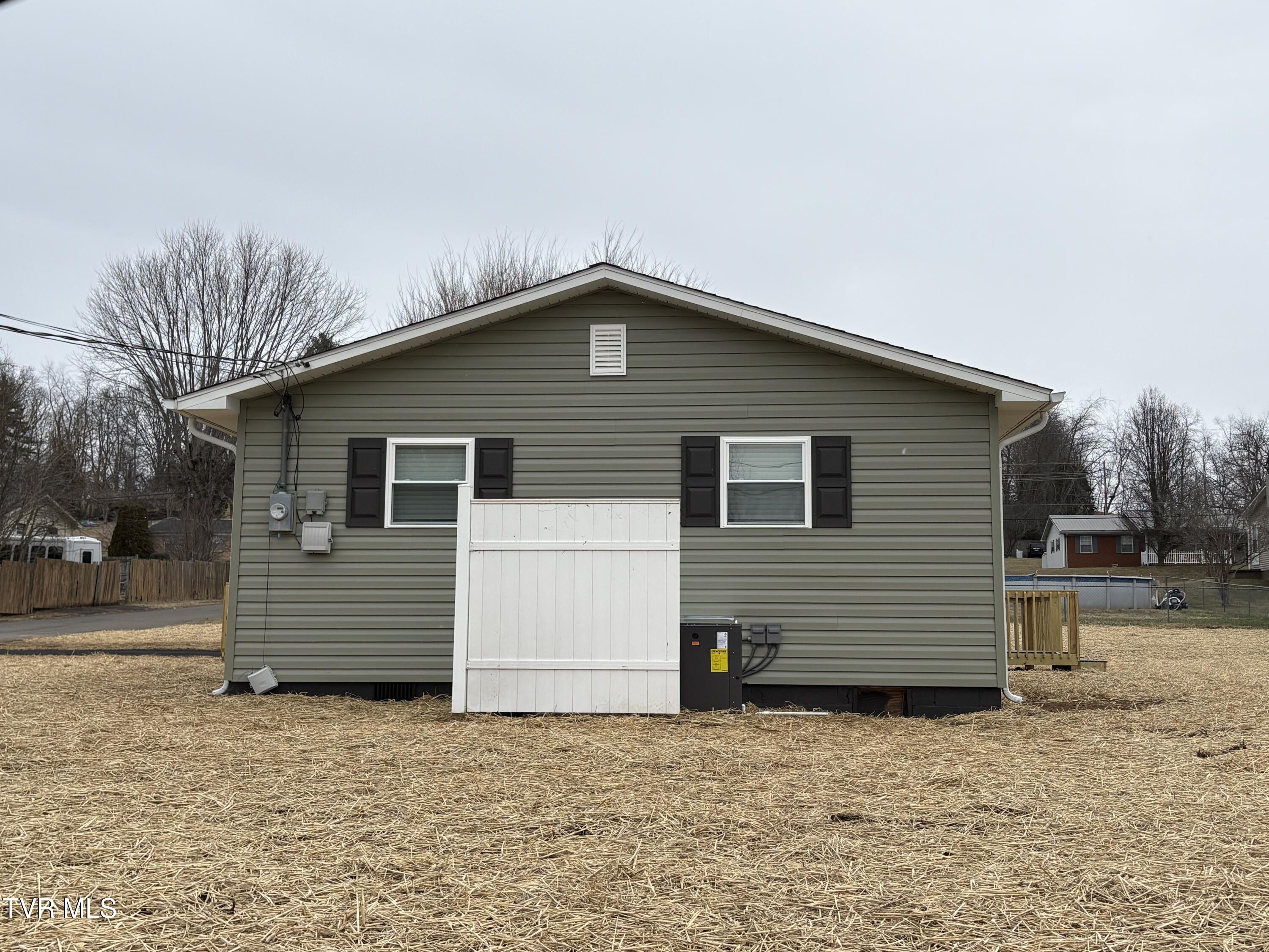 104 Winner Street Elizabethton, TN 37643 - Photo 3 of 35 02