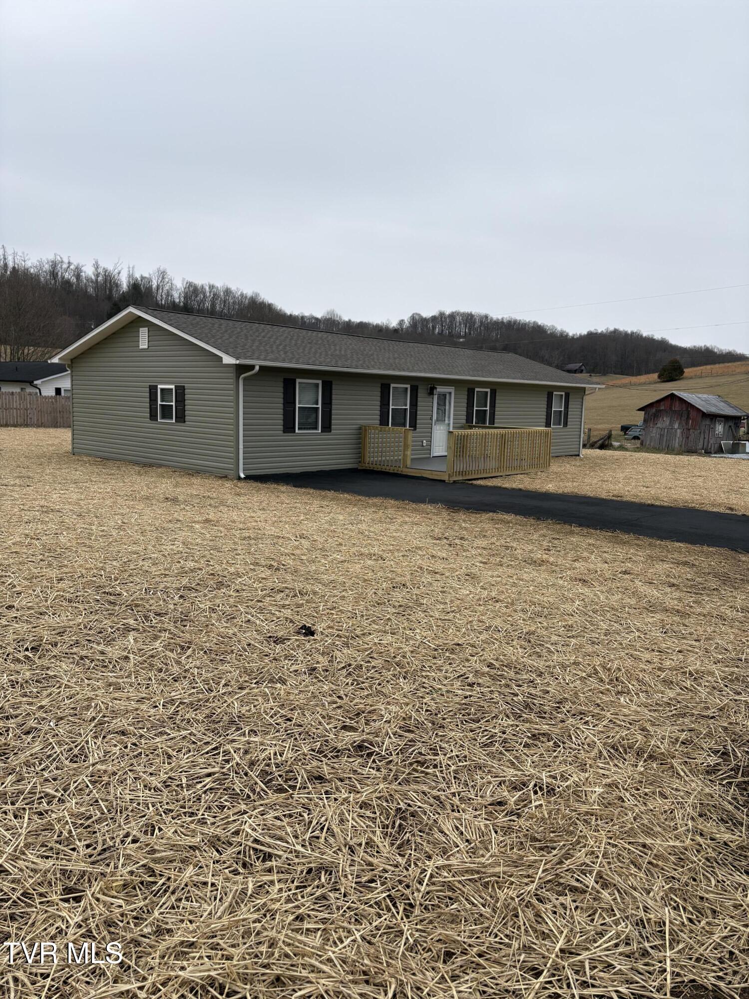 104 Winner Street Elizabethton, TN 37643 - Photo 4 of 35 03