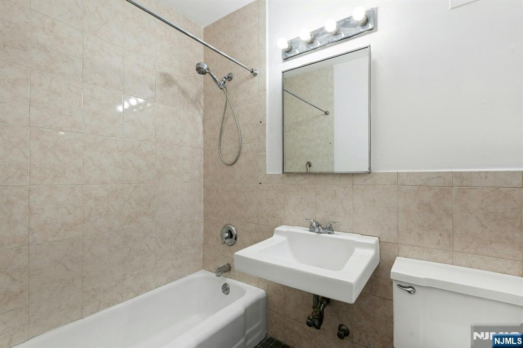 2 Horizon Road, Unit 816 Fort Lee, NJ 07024 - Photo 23 of 33 Gallery Image 23
