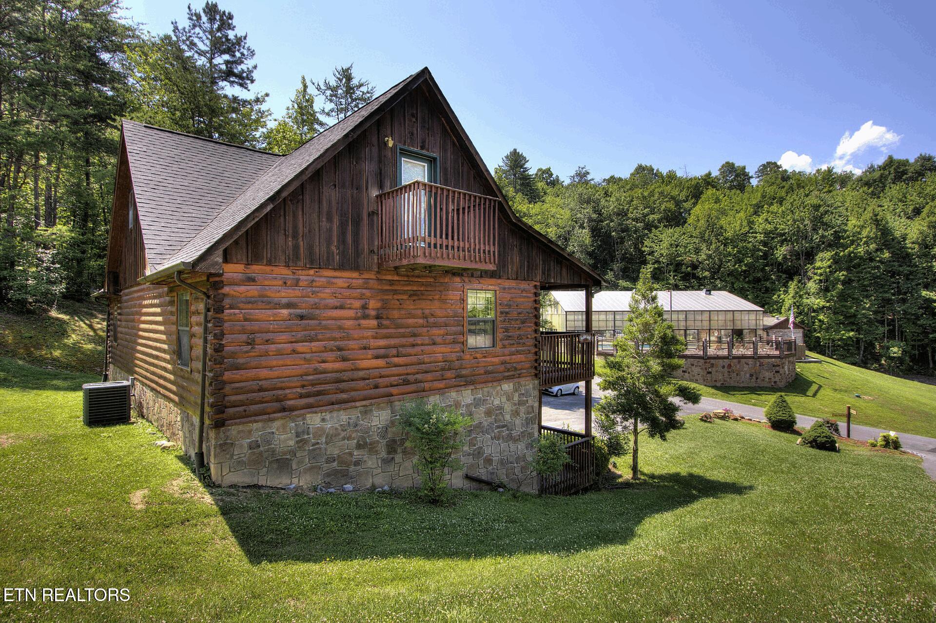 1504 Bears Den Way Sevierville, TN 37862 - Photo 2 of 38 width=1920 (21)