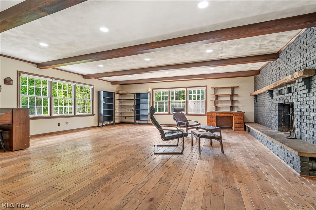 1769 Paradise Road Orrville, OH 44667 - Photo 23 of 36 Massive living room, ideal for hospitality and quality time together.
