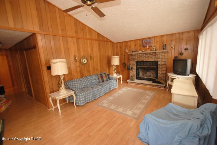 522 South Old Stage Road Albrightsville, PA 18210 - Photo 2 of 25 Living Room
