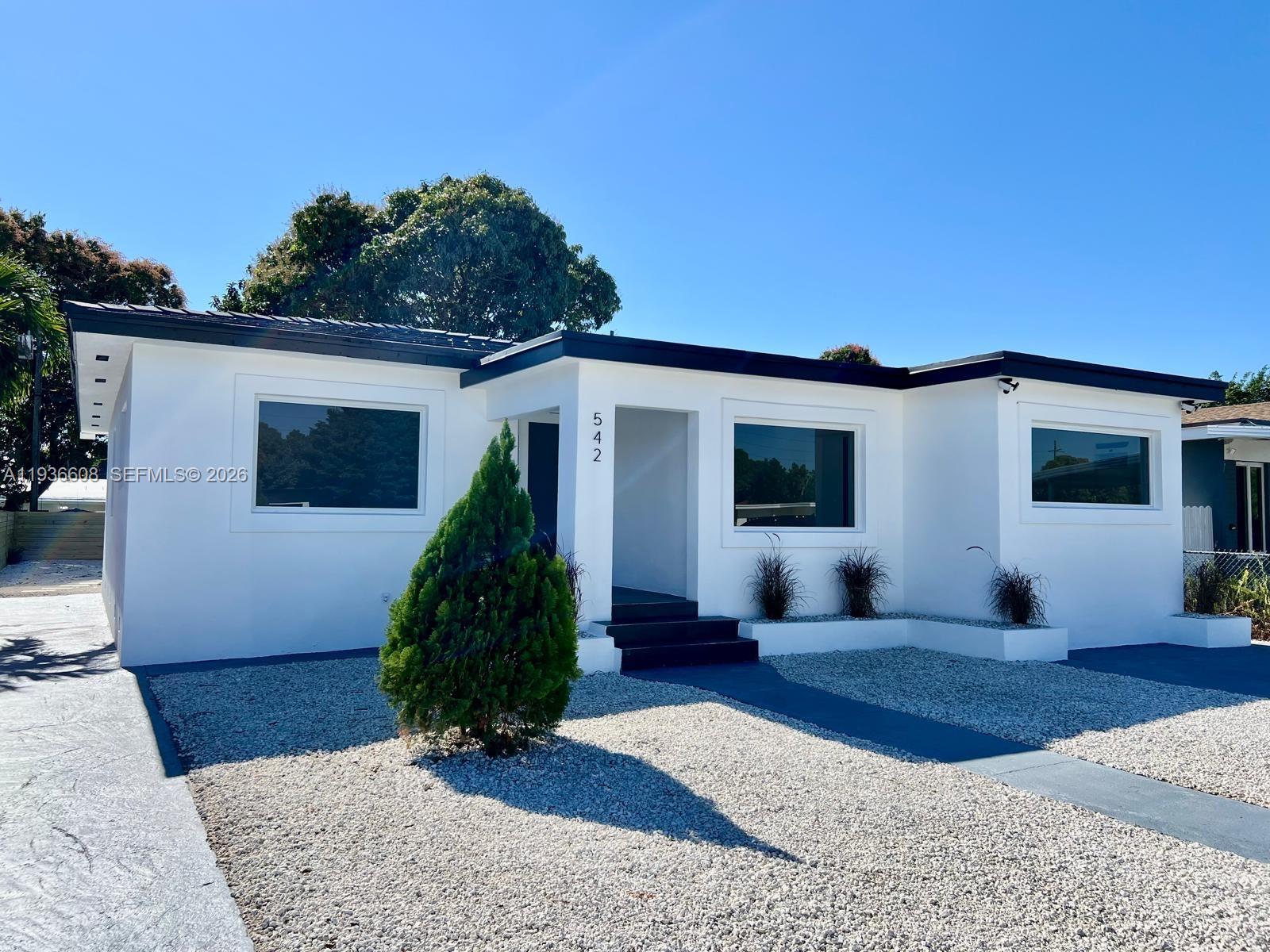 542 East 20th Street Hialeah, FL 33013 - Photo 5 of 30