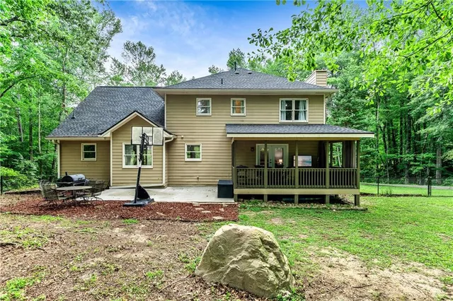 a view of a table and a trees in the park