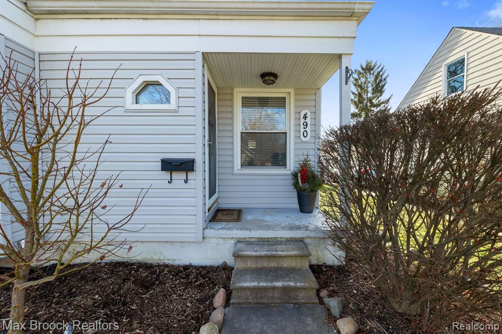 490 Roth Boulevard Clawson, MI 48017 - Photo 3 of 33