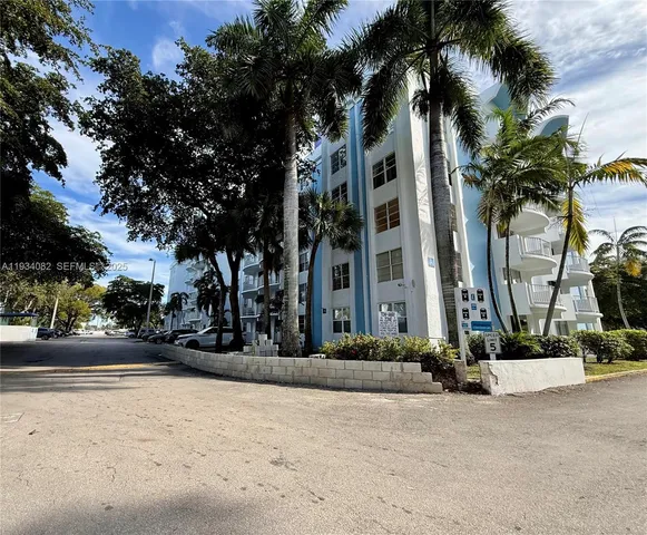 $2,000 | 492 Northwest 165th Street, Unit C312, Miami, FL 33169