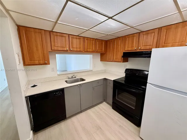 $2,000 | 492 Northwest 165th Street, Unit C312, Miami, FL 33169