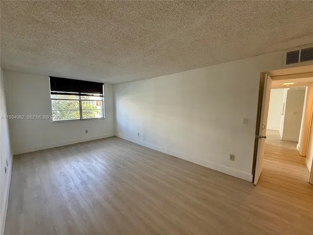 $2,000 | 492 Northwest 165th Street, Unit C312, Miami, FL 33169