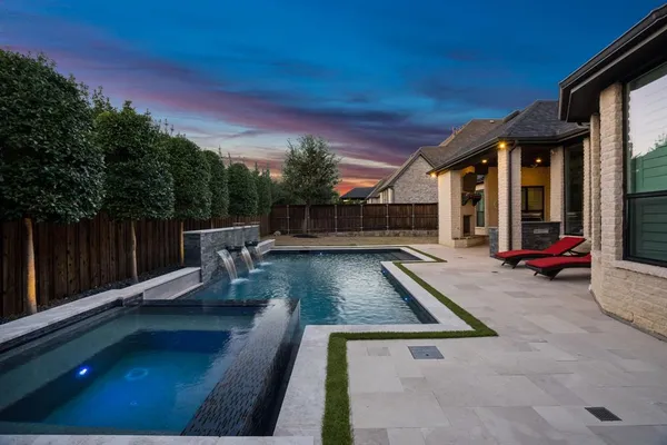 a view of a house with backyard and sitting area