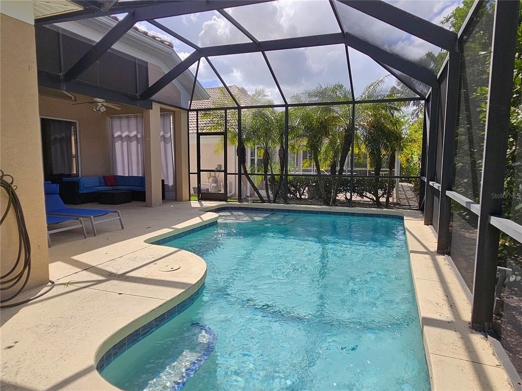 175 Braemar Avenue Venice, FL 34293 - Photo 17 of 40 a backyard of a house with table and chairs