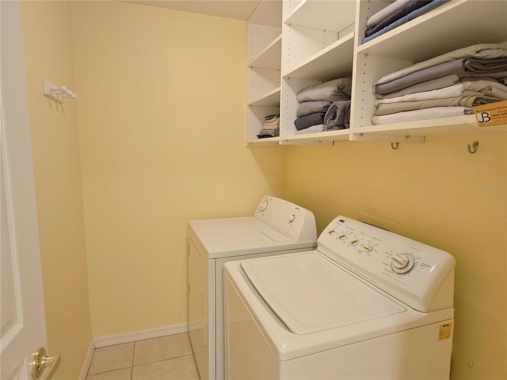 175 Braemar Avenue Venice, FL 34293 - Photo 38 of 40 a utility room with dryer and washer