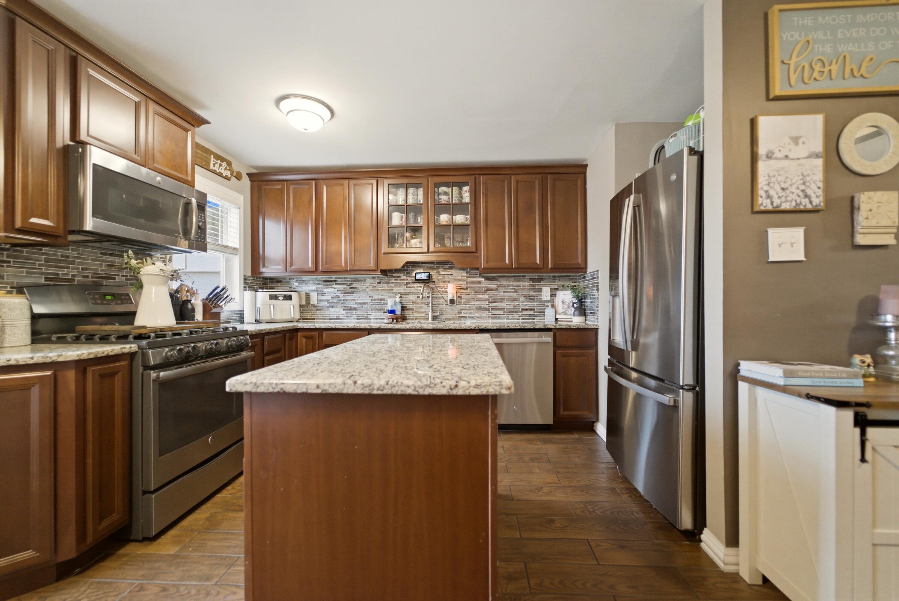 670 Newport Road Valparaiso, IN 46385 - Photo 9 of 23 3000x2005