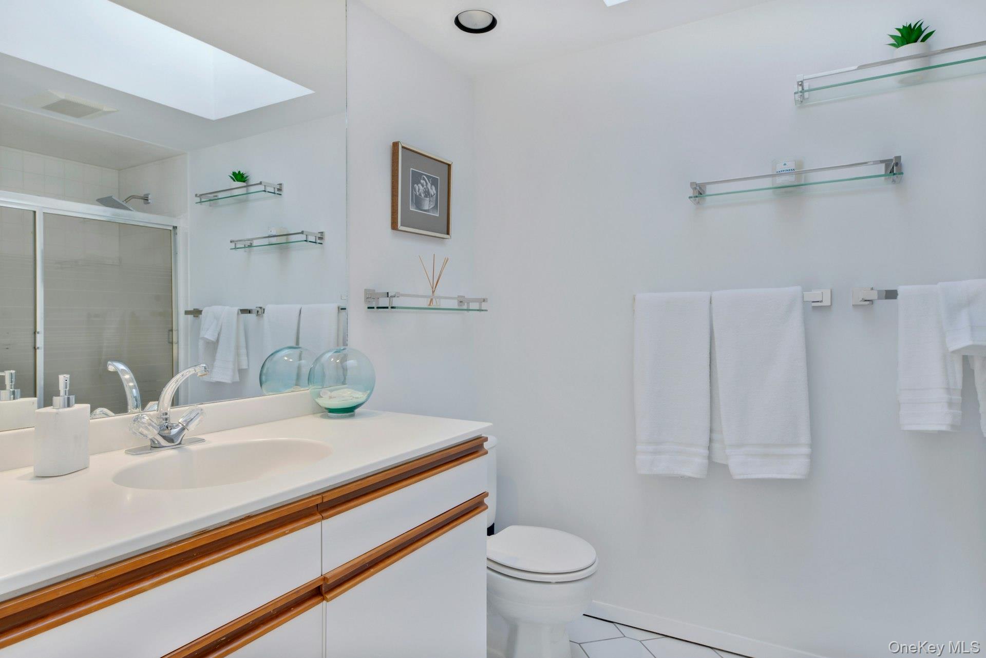 94 South Country Road Remsenburg, NY 11960 - Photo 35 of 40 2nd floor full bath with full bathtub and shower