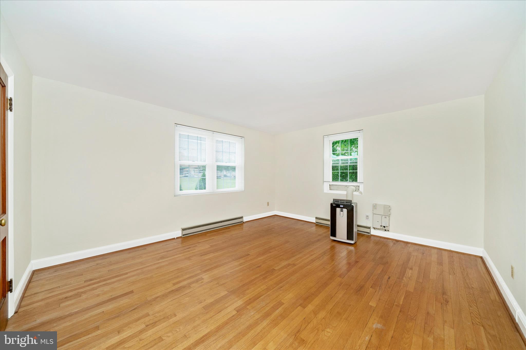 25930 Ridge Road Damascus, MD 20872 - Photo 15 of 62 Unit 3 Living Room