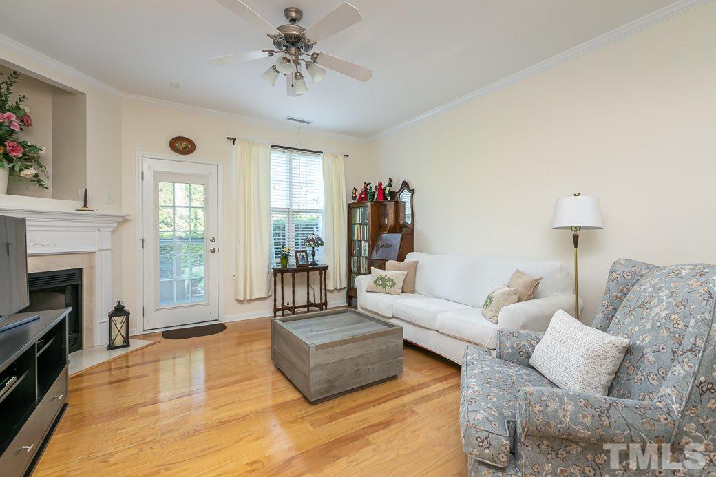 4834 Sir Duncan Way Raleigh, NC 27612 - Photo 10 of 27 Bright and open family room with hardwoods!