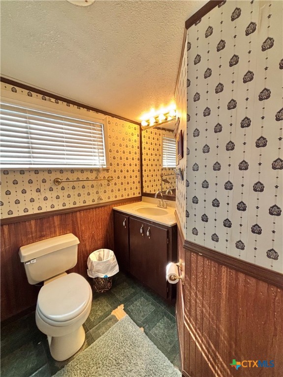 307 North 12th Port Port O'Connor, TX 77982 - Photo 31 of 45 a bathroom with a toilet a sink and a bathtub