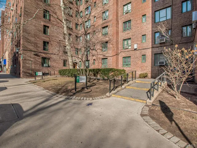 $239,999 | 1510 Unionport Road, Unit ME | Parkchester