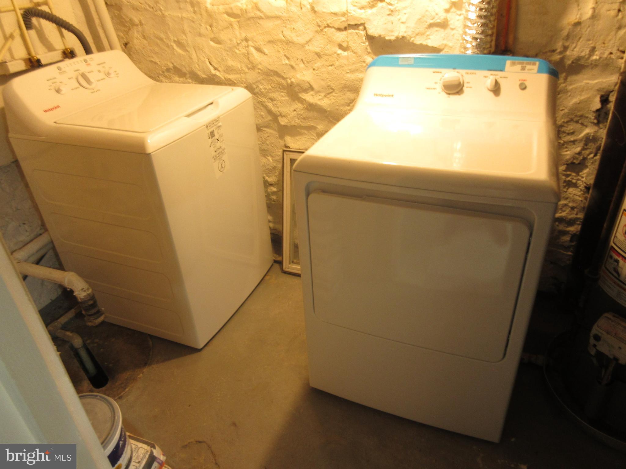 722 Edgewood Street Baltimore, MD 21229 - Photo 34 of 56 a utility room with dryer and washer