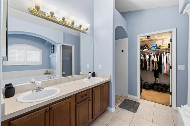 $609,990 | 6216 Whimbrelwood Drive, Lithia, FL 33547