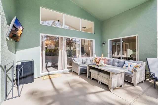 $609,990 | 6216 Whimbrelwood Drive, Lithia, FL 33547