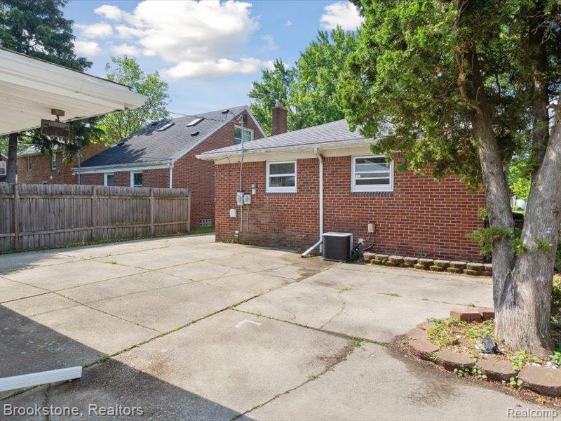 2198 Hawthorne Road Grosse Pointe Woods, MI 48236 - Photo 14 of 14
