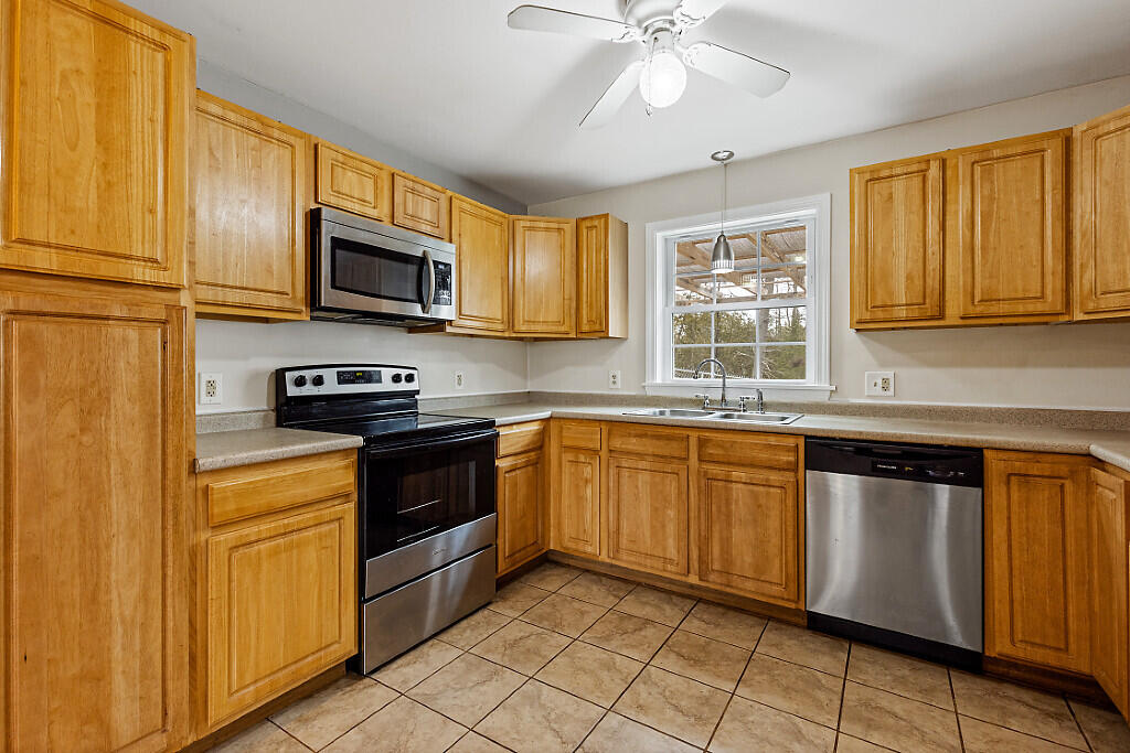 11 Trask Road Benton, ME 04901 - Photo 12 of 40 Kitchen