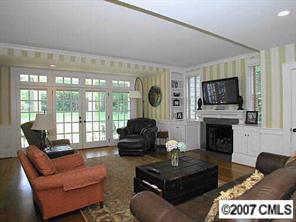 1031 Ardsley Road Charlotte, NC 28207 - Photo 2 of 8 Gallery Image 2